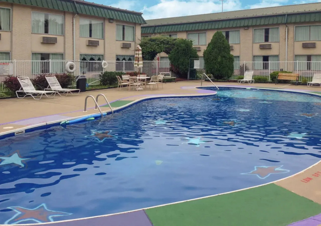 Super 6 Inn and Suites