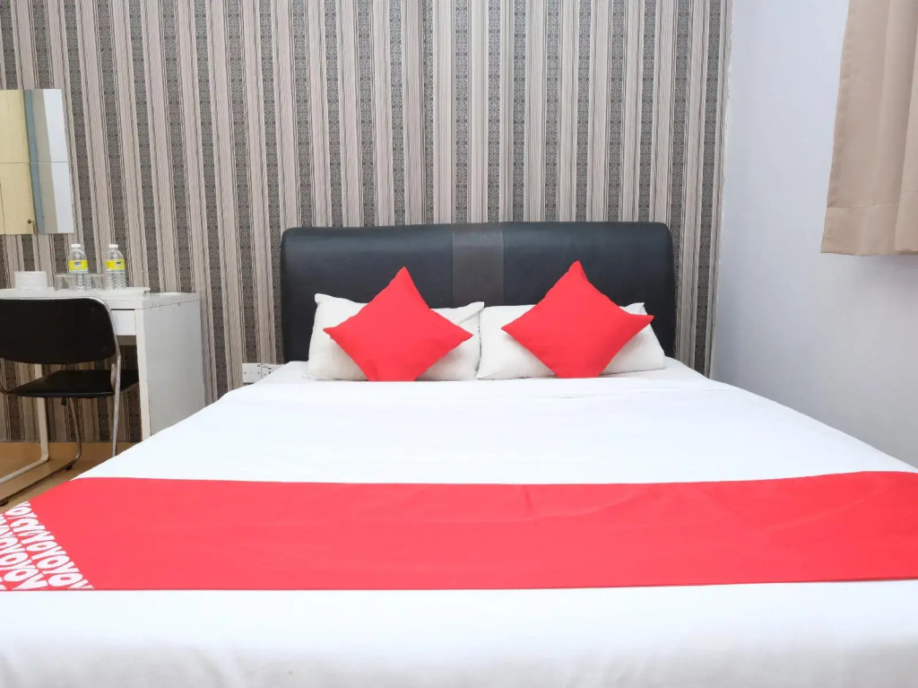 OYO 1031 Aj Suite Hotel