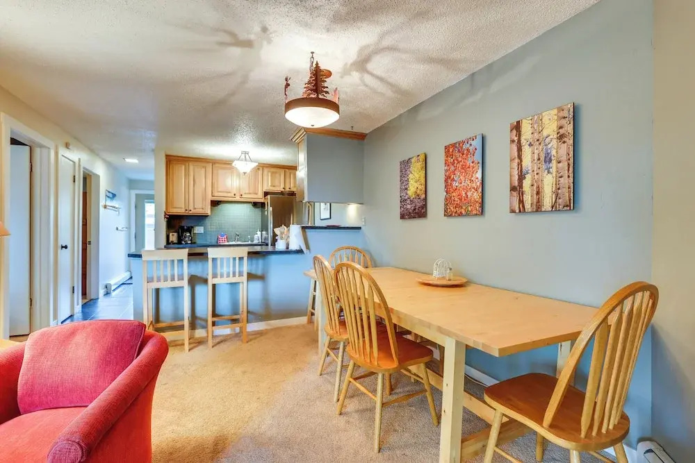 Silverthorne Condo w/ Lake Views: 10 Mi to Skiing!