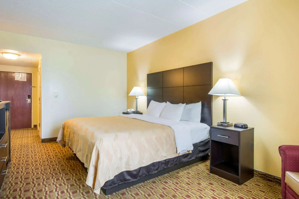 Spark by Hilton Sellersburg