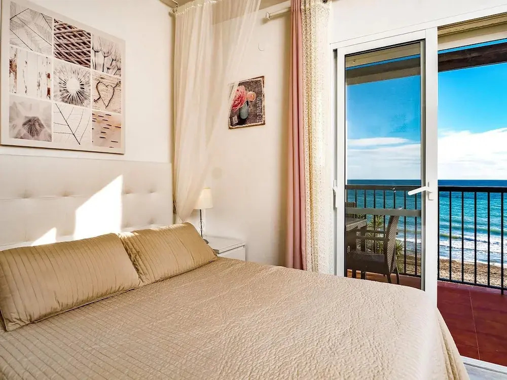 Dona Lola Micaela  Beach front duplex apartment with open sea and beach views located between Marbella and Fuengirola CS148