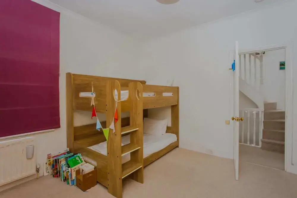 Bright and Airy 3 Bedroom Maisonette in South London