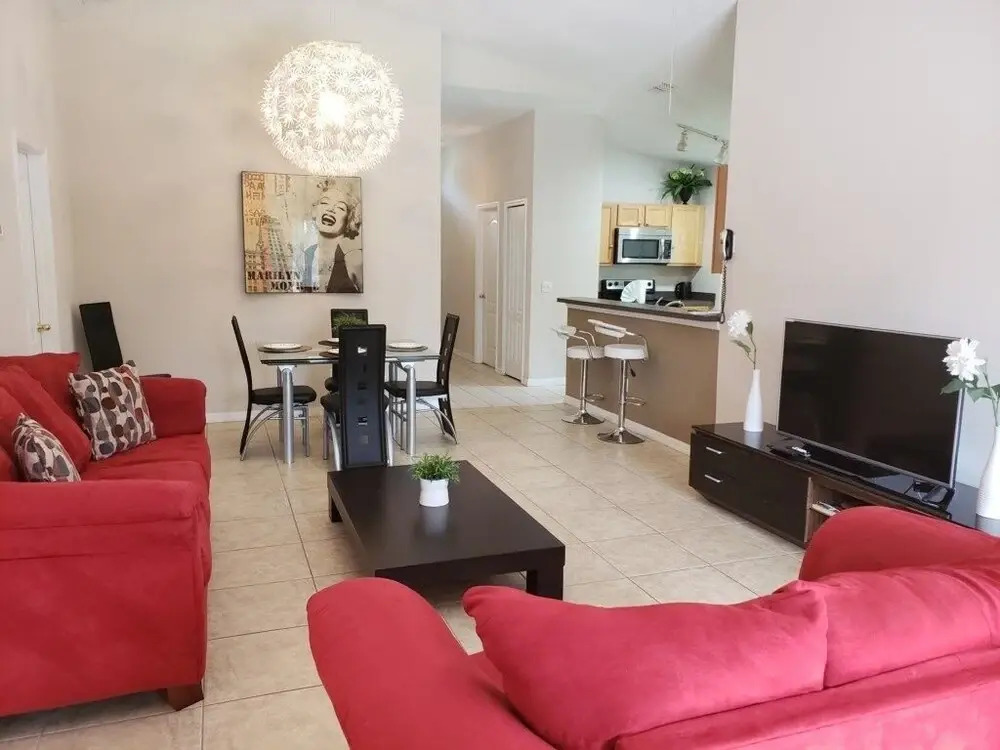 Ariel's By The Lake Gorgeous Private Pool Area 5 Bedroom Home by Redawning