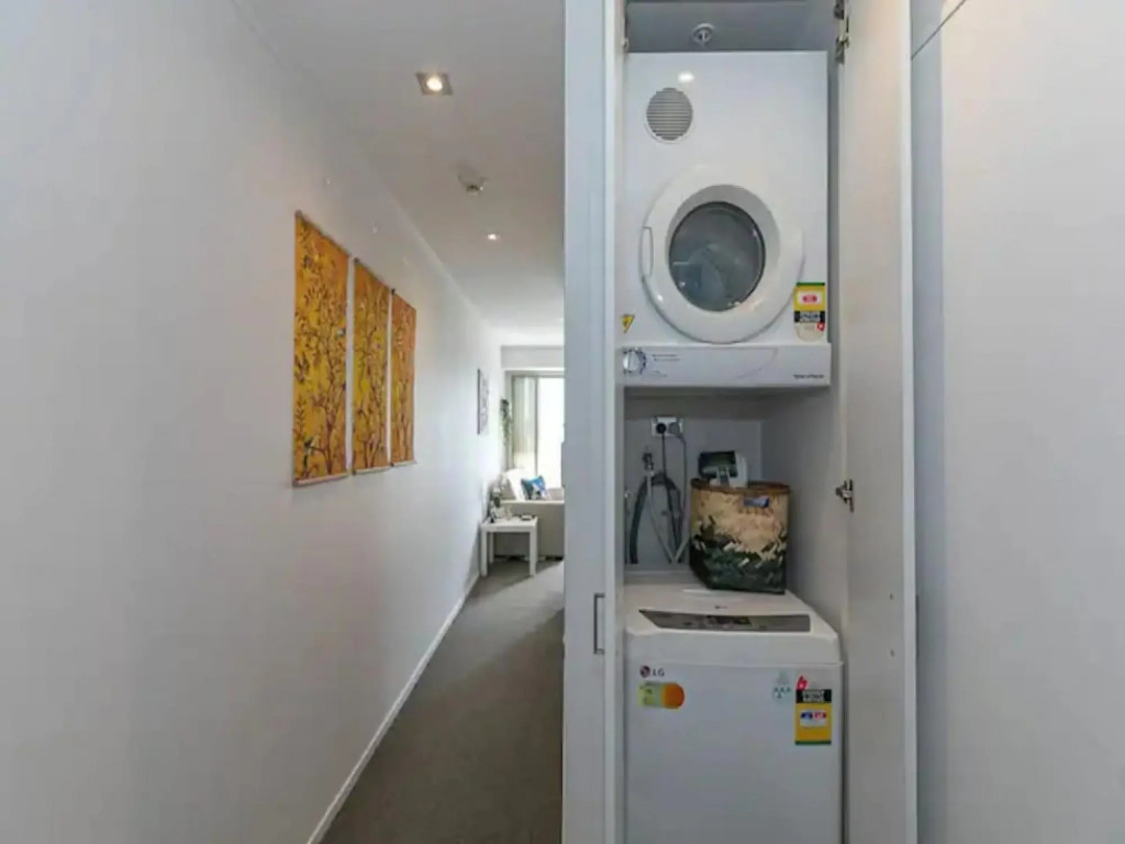 Relaxing Apartment w/ Balcony, Gym and Parking!