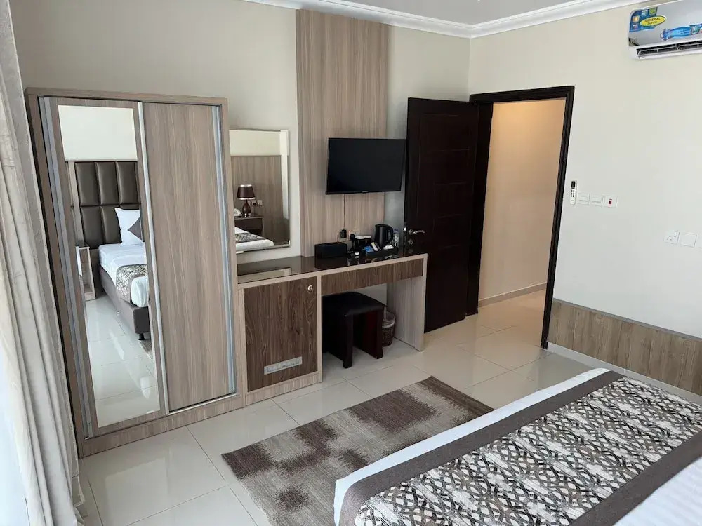 PRIMOTEL Suites As Salamah