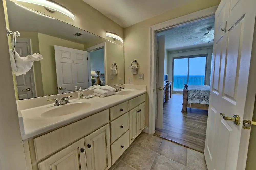 Luxurious Tropical Condo with Breathtaking Gulf View - Unit 2006 by RedAwning