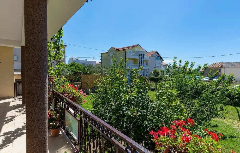 Stunning Apartment in Kastel Luksic With 3 Bedrooms
