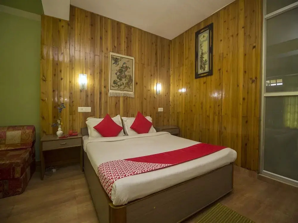 OYO 17067 Maitreya Guest House