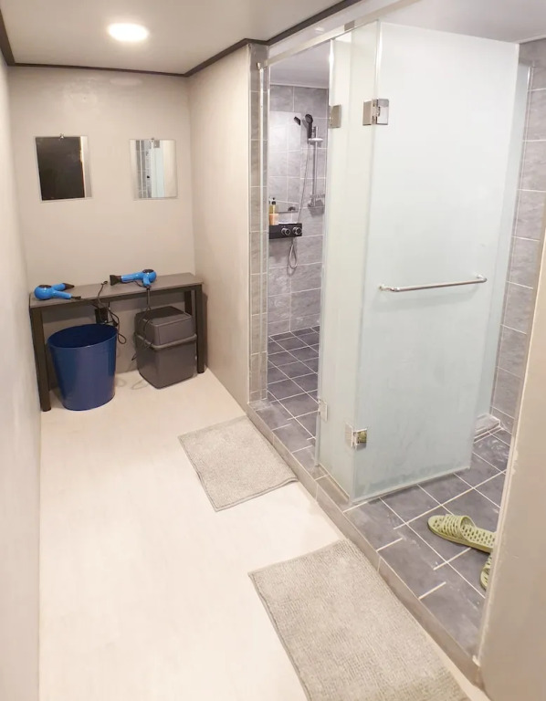 U Guesthouse 2 in Yeonnam Caters to Women - Hostel