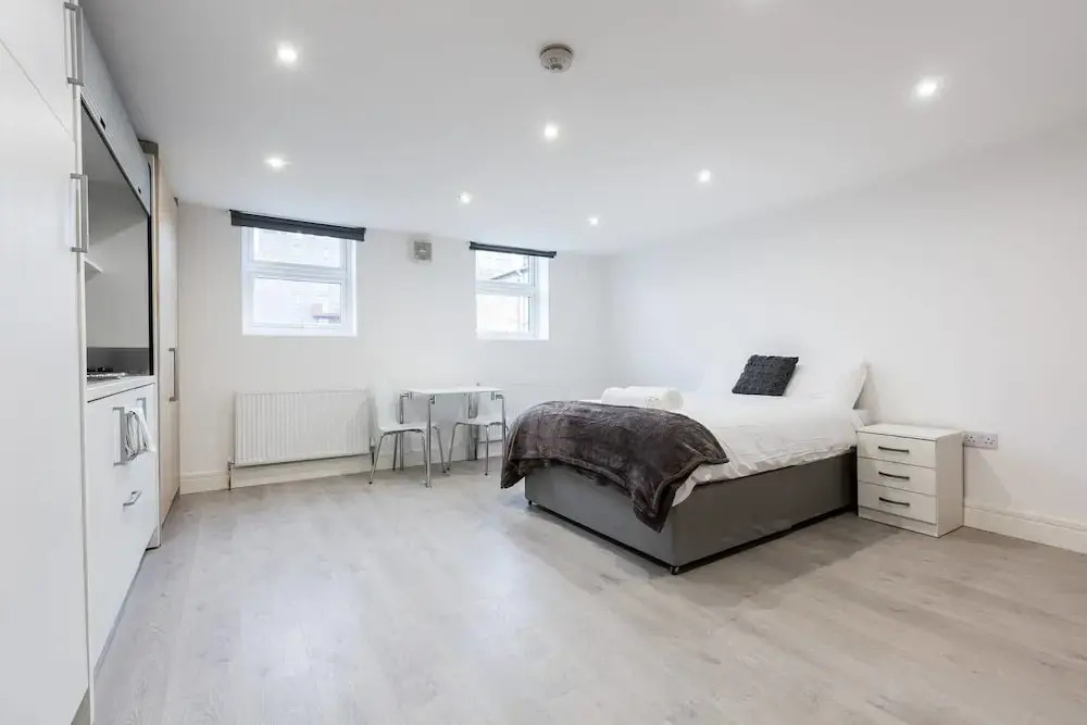 Spacious Studio Flat - Camberwell! 2a