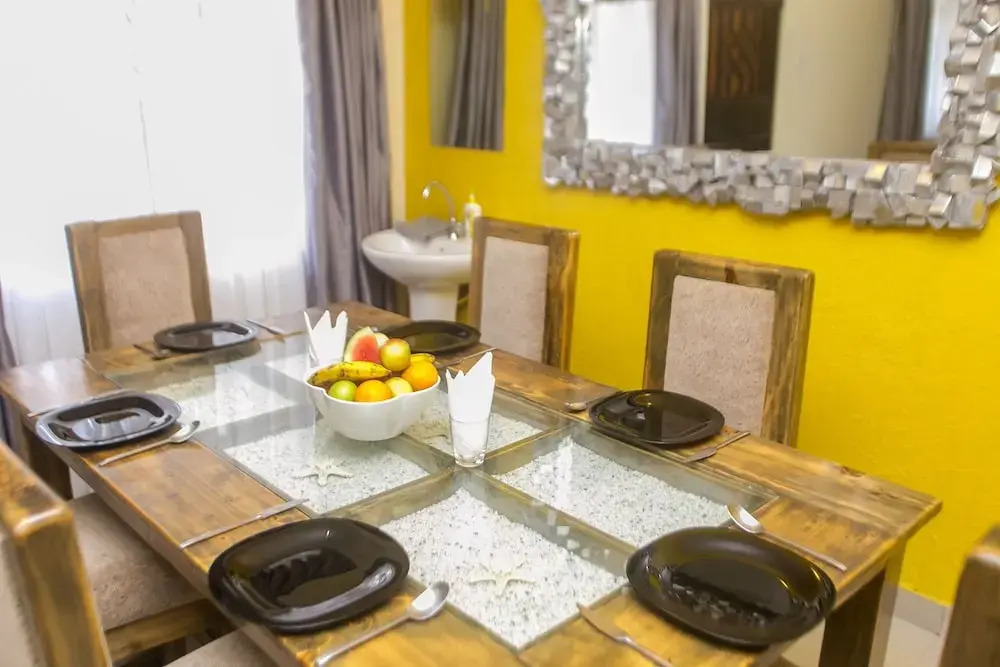 Lux Airport Inn