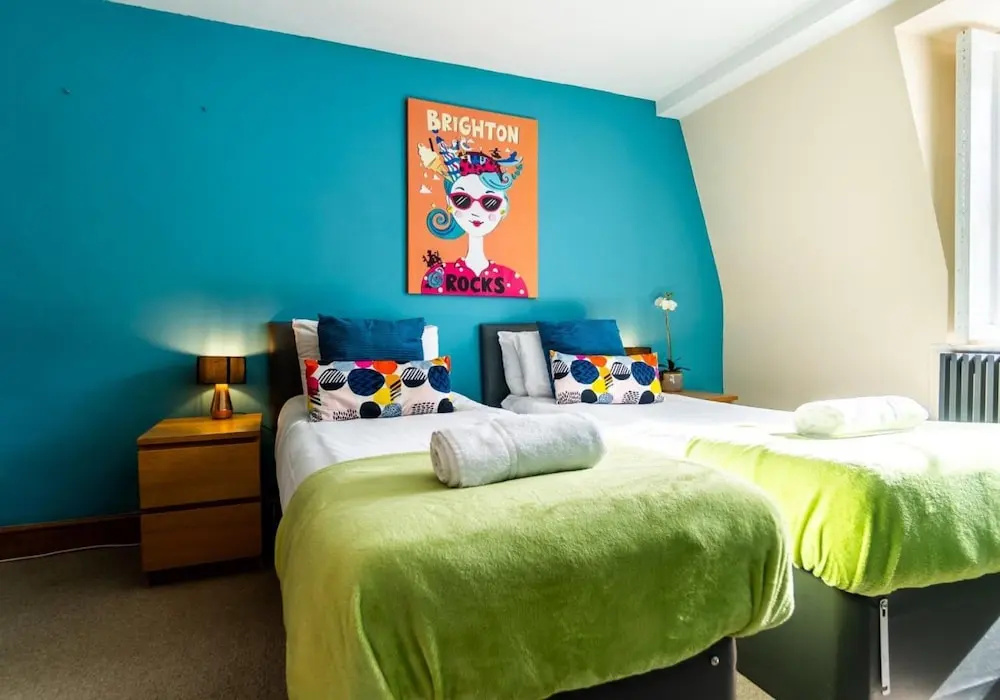 Pebble Mews House - Sleeps 6 to 8 Guests