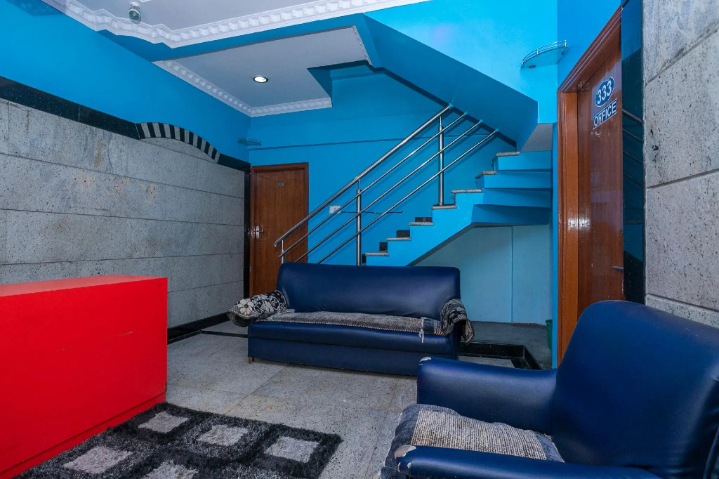 OYO 26900 Royal Inn