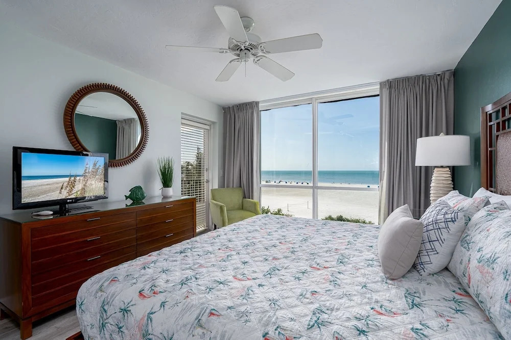 Immaculate Direct Gulf Front 3 Bedroom Condo - Gullwing 505 3 Condo by RedAwning