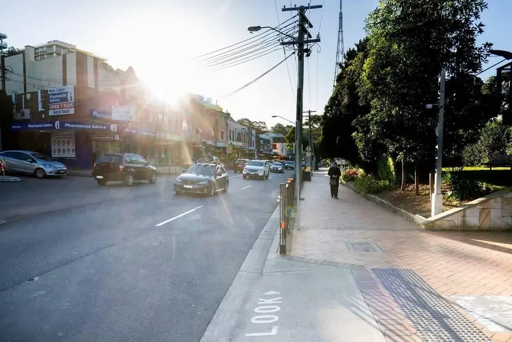 Two Bedroom Apt Close To Chatswood With Parking