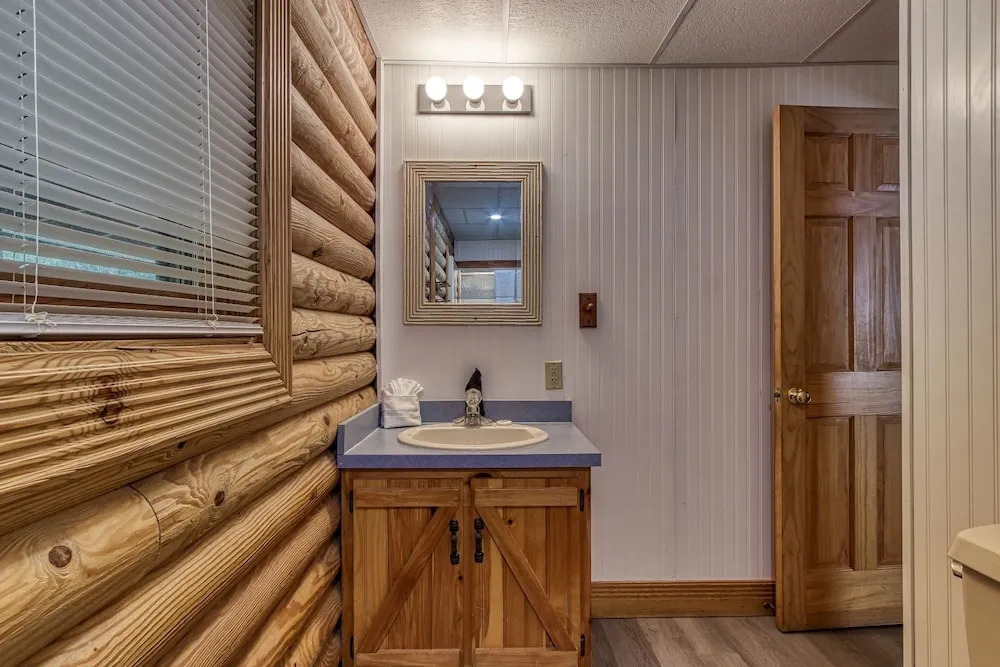 Er33 Ganma's Getaway Great Location, close To Town 4 Bedroom Cabin by RedAwning