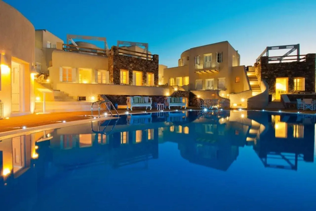Aspalathras White Hotel