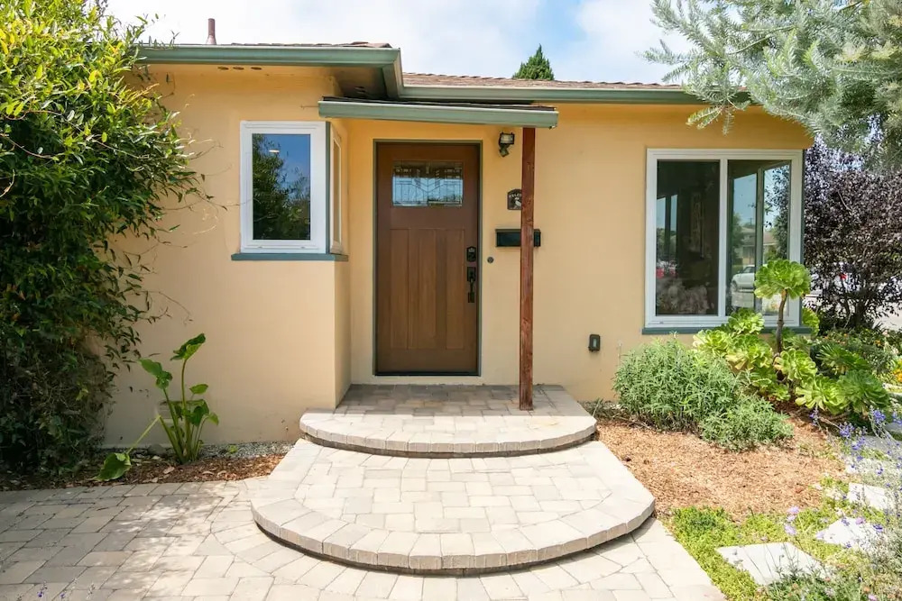 3772 Ventura - 1 Bedroom Duplex
