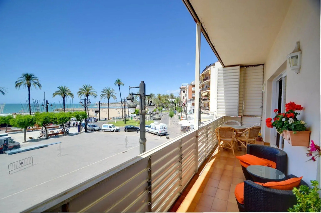 Sea Front Apartment