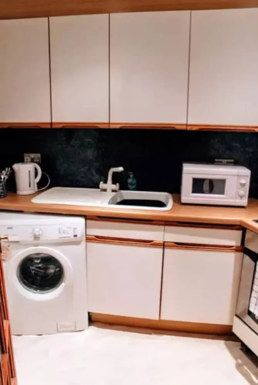 1 Bedroom Apartment Near The Old Town