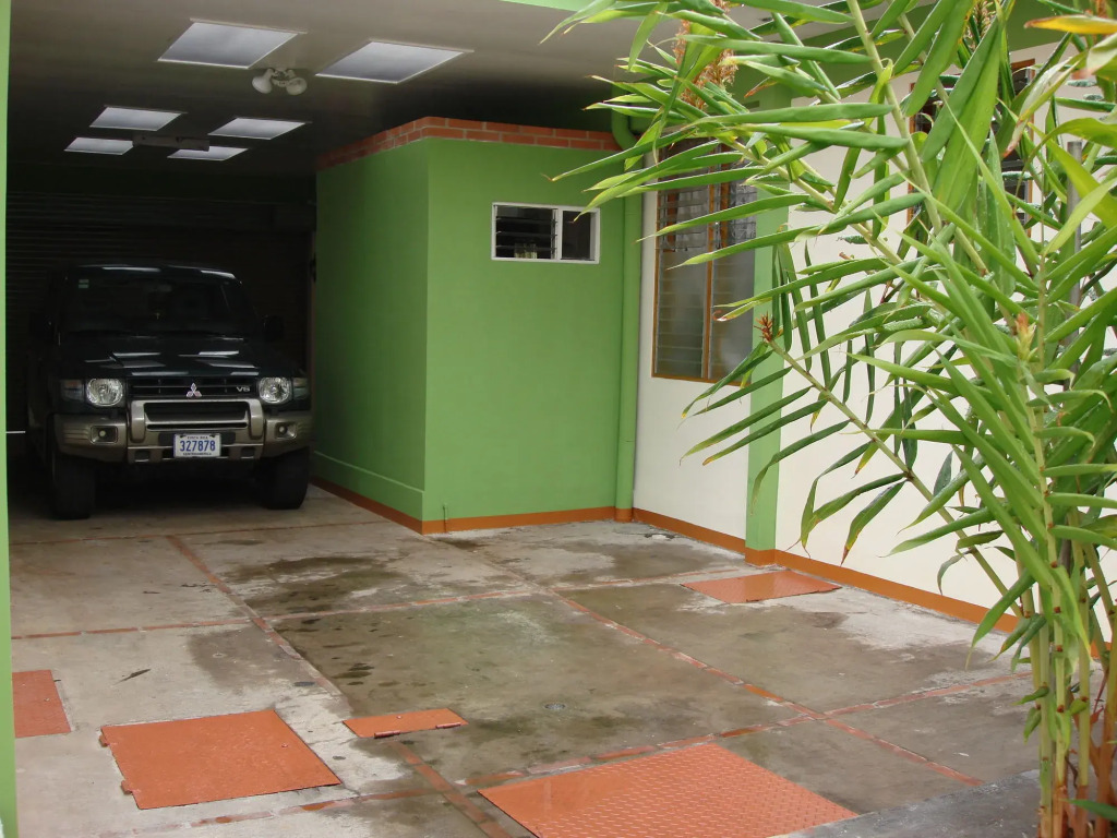 Hotel La Guaria Inn & Suites