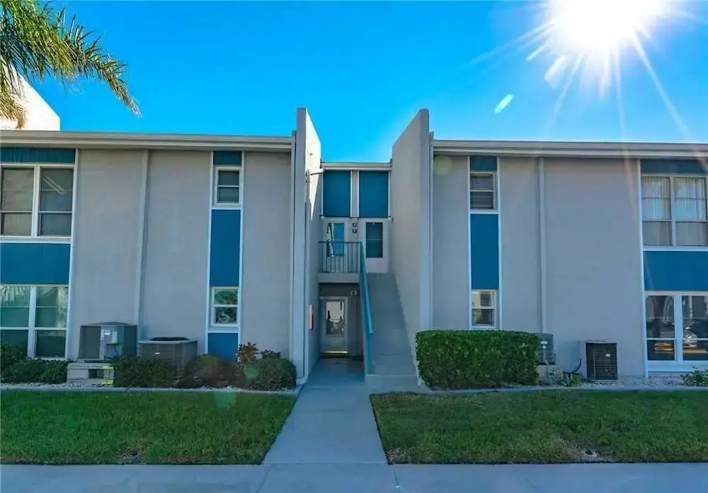 Madeira Beach Yacht Club 151H by Distinctive Beach Rentals