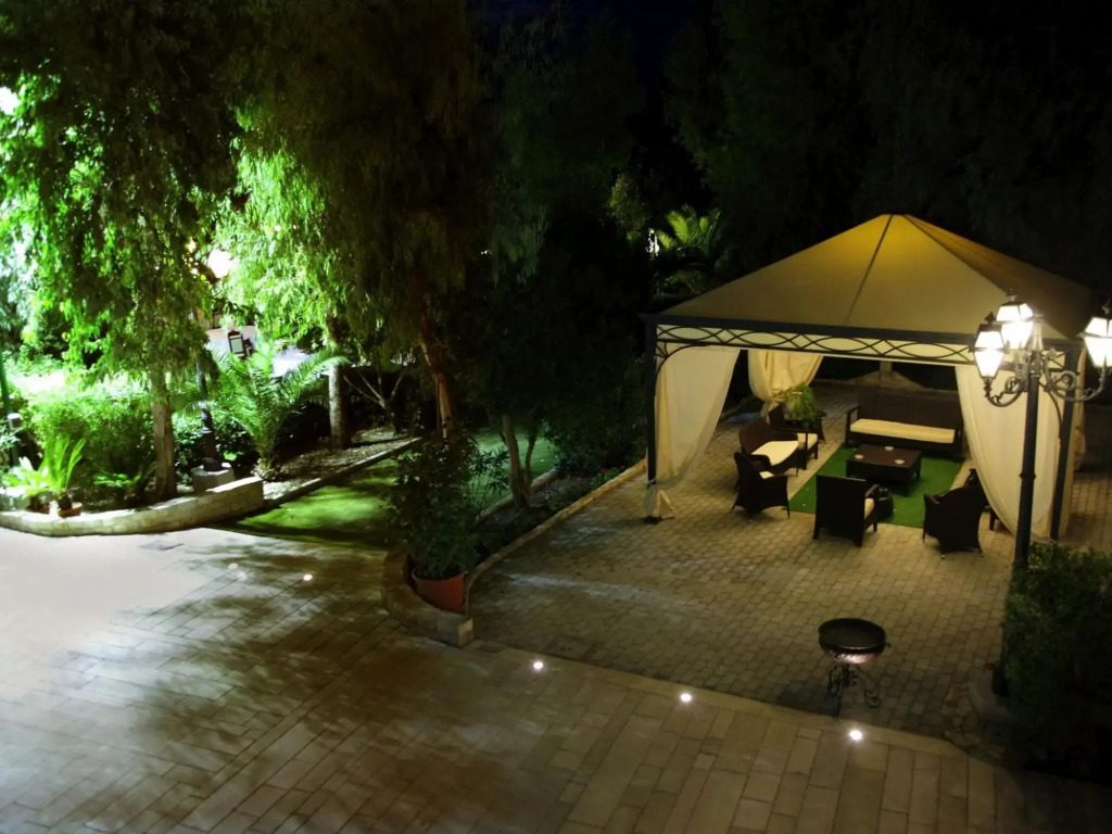 Scenic Holiday Home in Trinitapoli with Swimming Pool