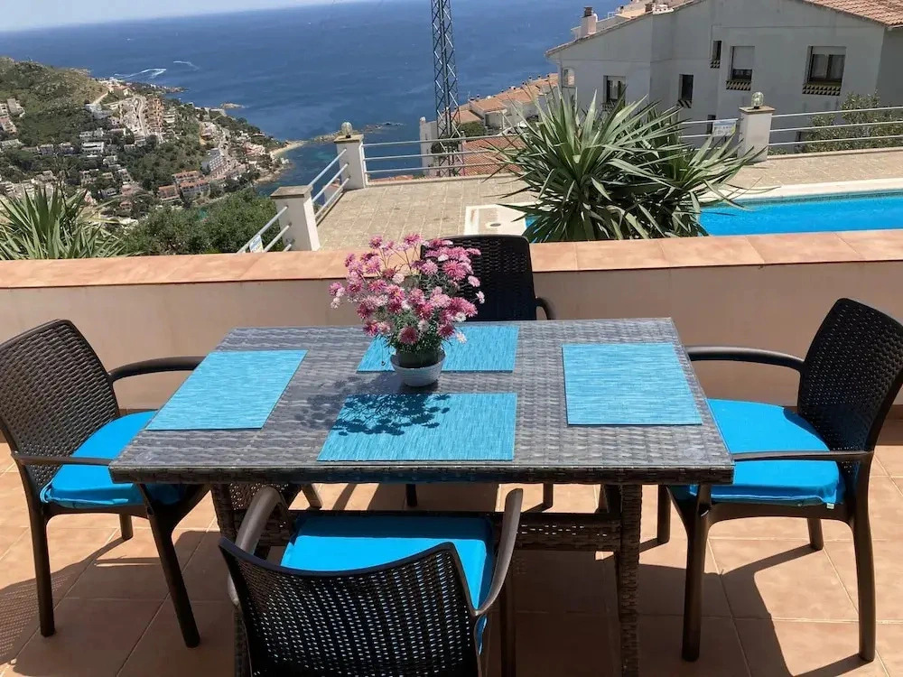 Apartment in Roses Near Waterfront & Mountains