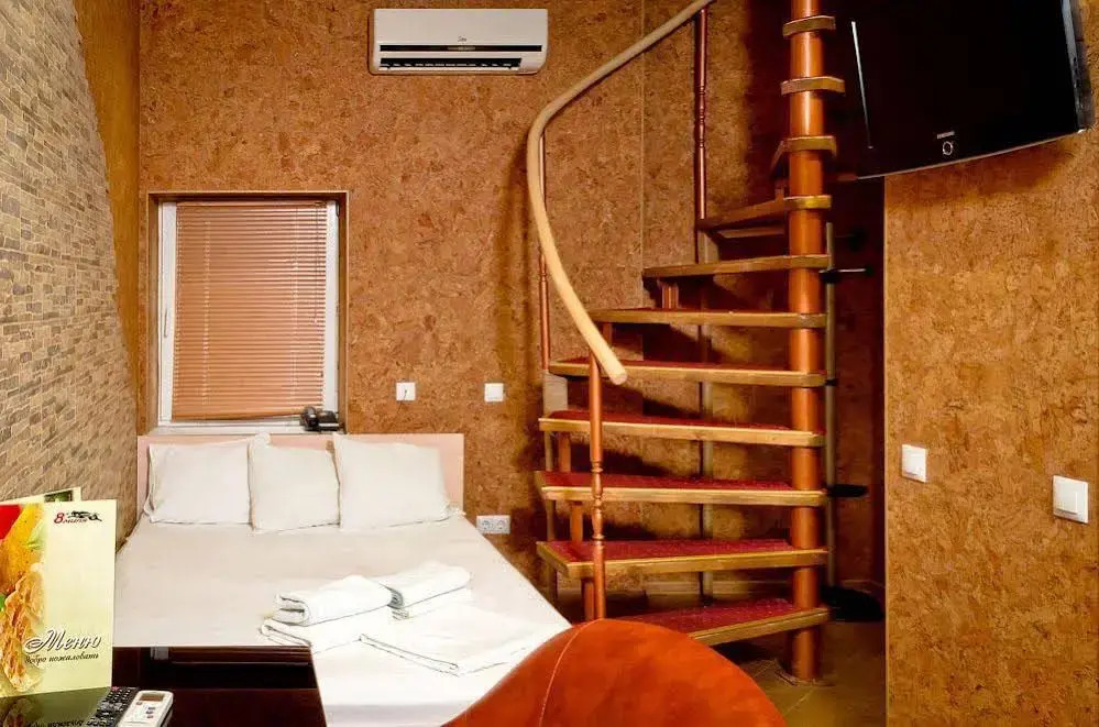 Hotel 8th Mile