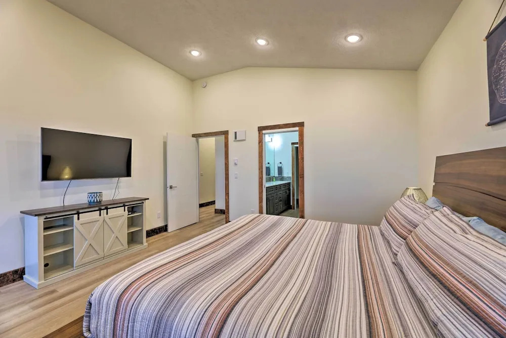 Sanderling Sea Cottages, Unit 5 w/ Ocean Views!