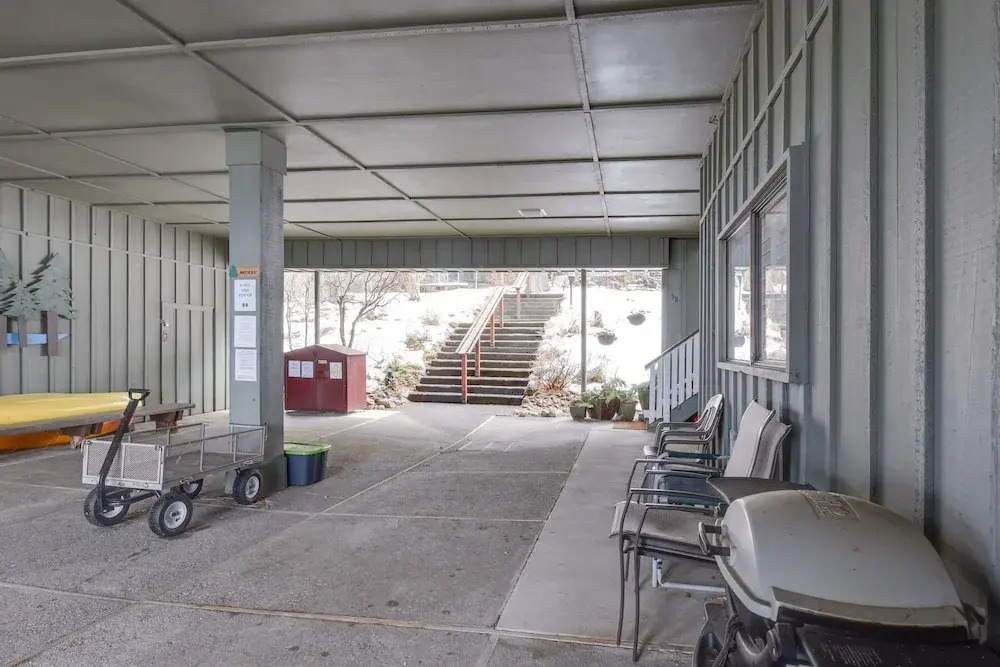 Waters Edge Jewel w/ Lake Views HOA Access!