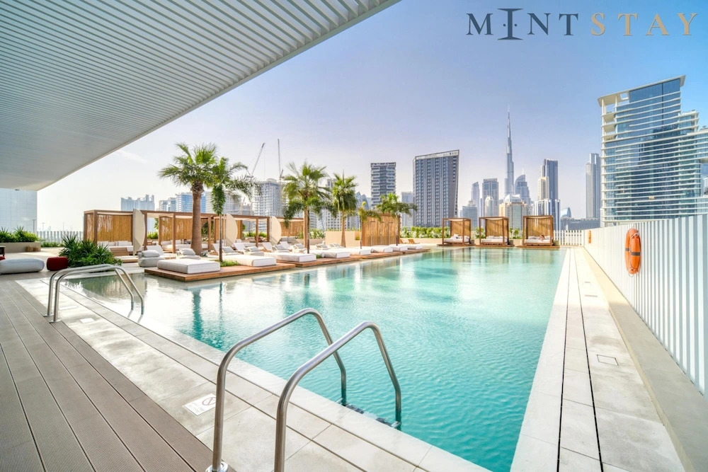 Chic Studio w Panoramic Burj Khalifa Views