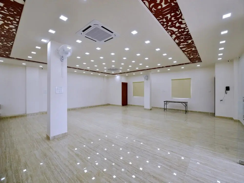 OYO 13860 Panchsheel Plaza
