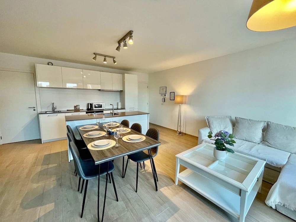Sparkling City Suite Near Diamonds