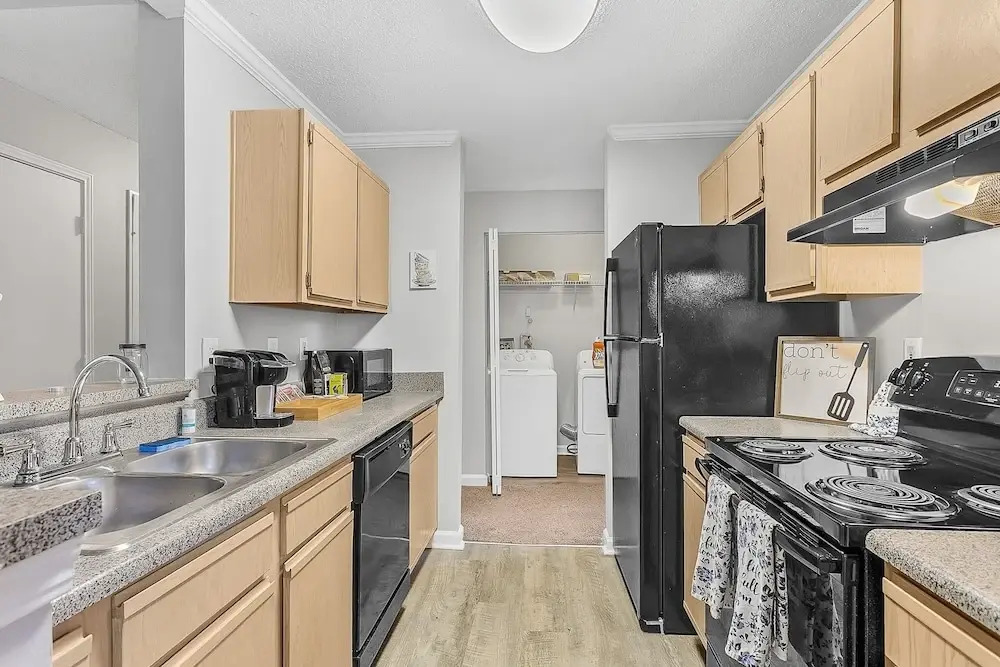 Oasis Getaway!!! Only Miles From Atl & Attractions 2 Bedroom Apts by Redawning