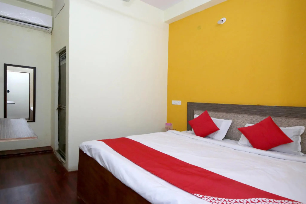 OYO 40695 Hotel Aradhya