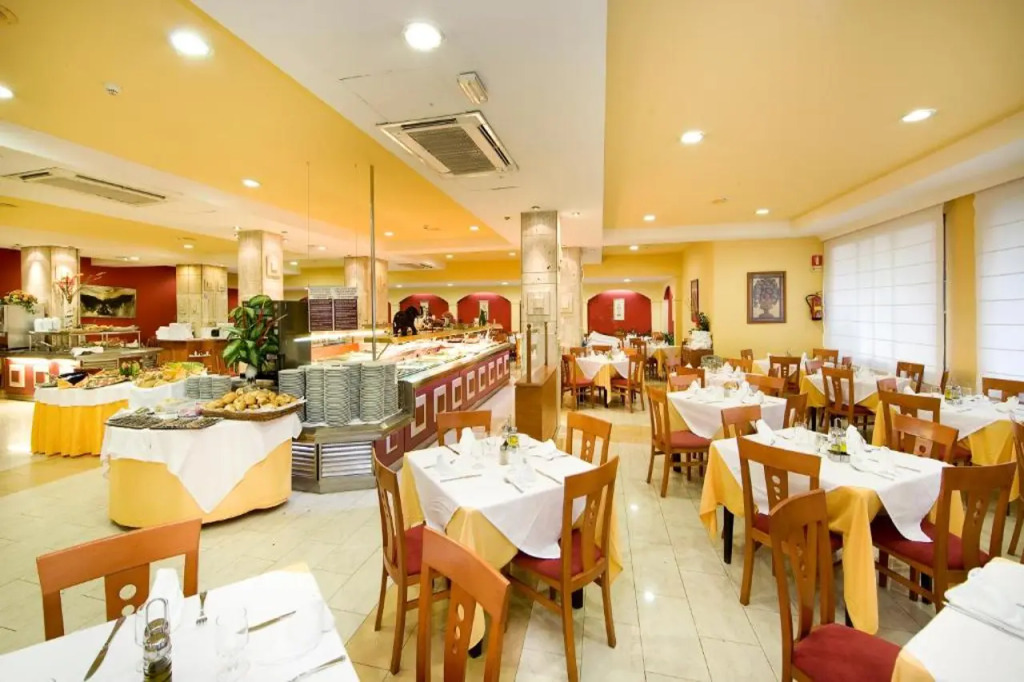 Hotel Monarque Cendrillón