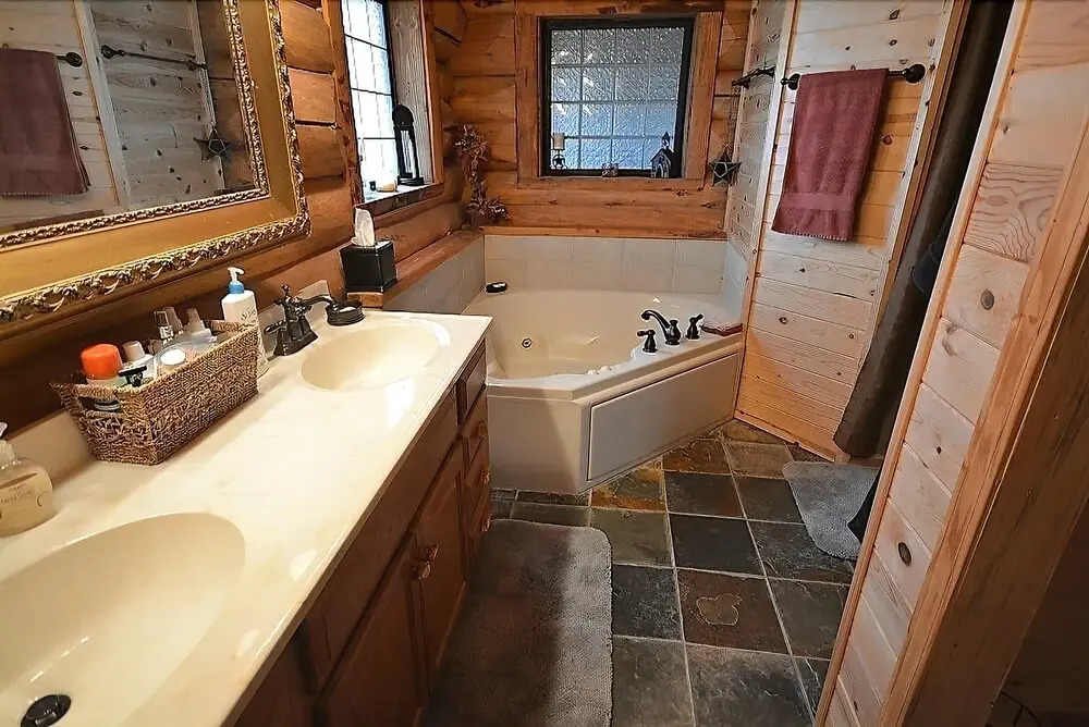 High Lonesome - Three Bedroom Cabin