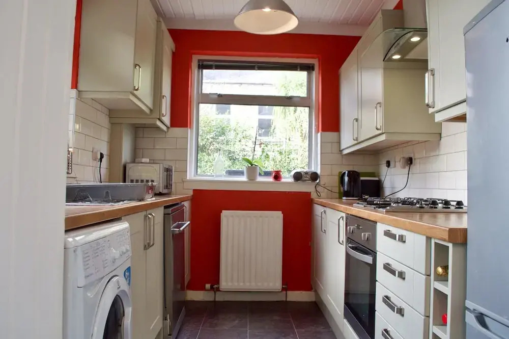 Garden Home Near City Centre With Parking, Sleeps 5