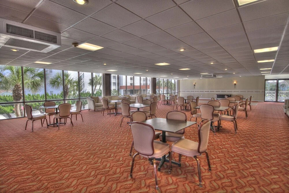 627 El Matador Condo by RedAwning