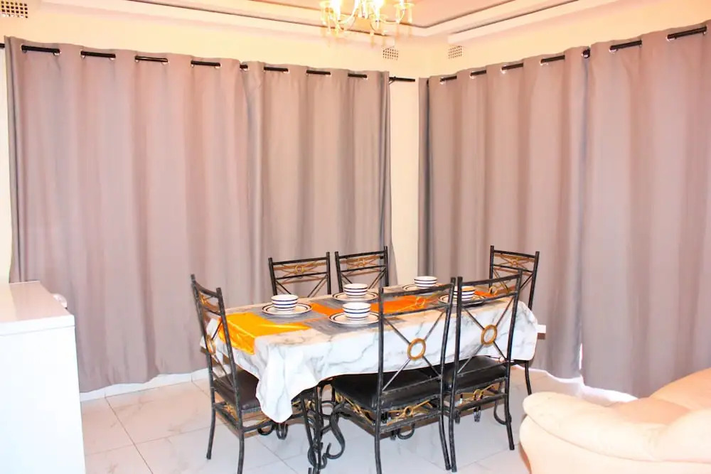 Manacomfy - 14bed House - 4 Baths - Victoria Falls