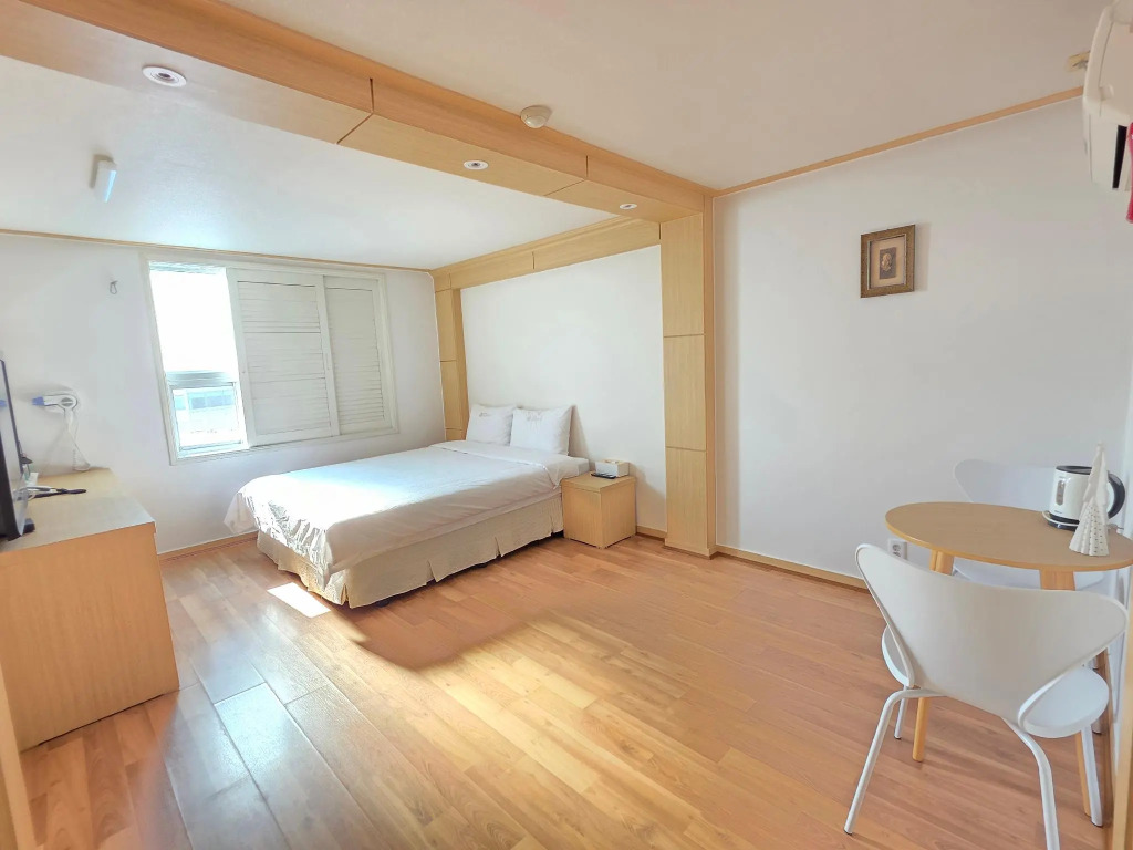 Orange Hotel