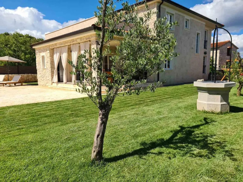 Lulu in Dobrinj With 4 Bedrooms and 4 Bathrooms