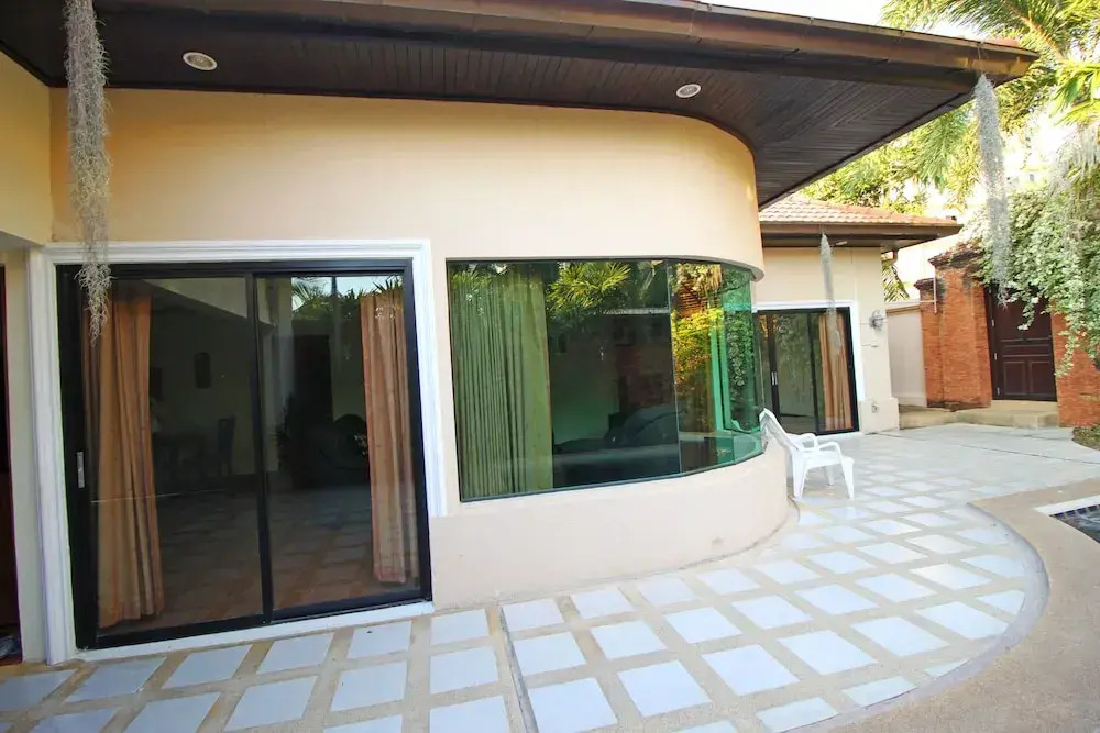 Cosy Beach Pool Villa By Pattaya Sunny Rentals