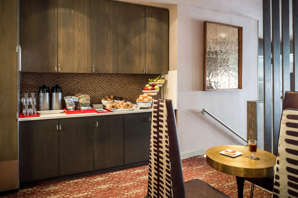 Charlesmark Hotel