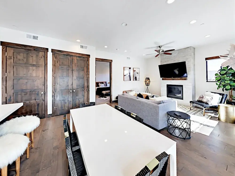 Blackstone Townhouse Unit #2A 2 Bedrooms 2.5 Bathrooms Townhouse