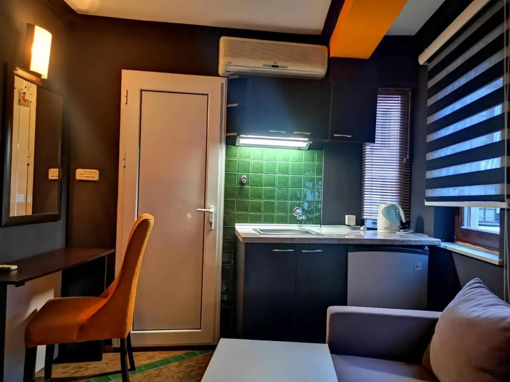 Small Luxury En suites ELEONOR