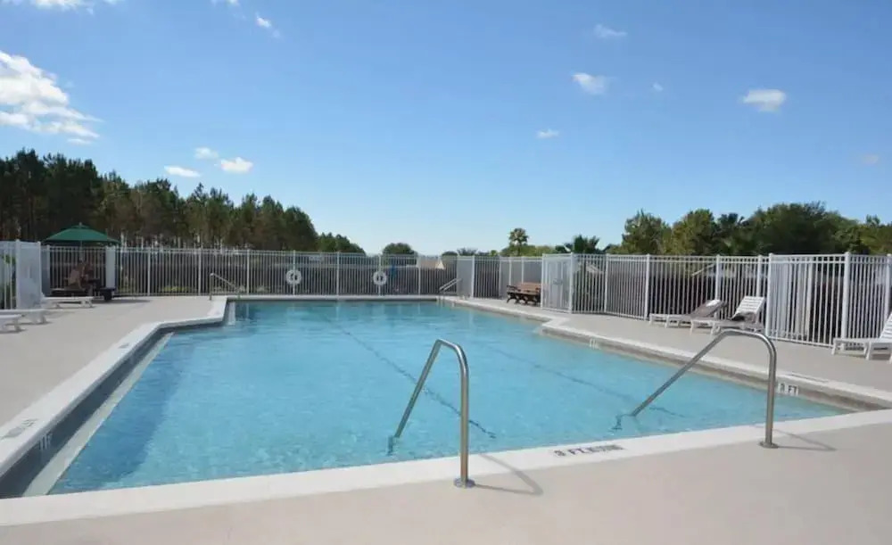 Beautiful 5 Bedroom 3 Bath Pool Home on the Golf Course