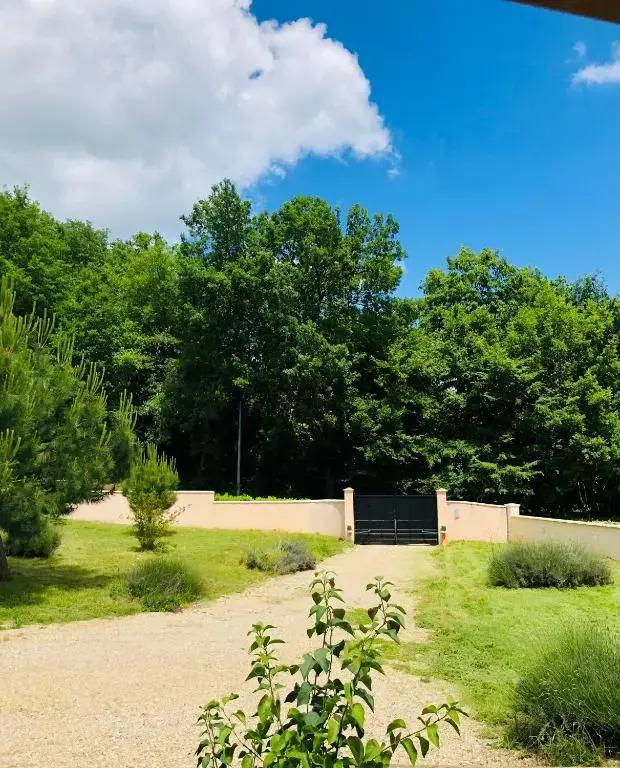 Villa piscine privée vallée châteaux Dordogne