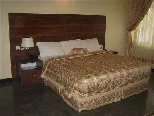Summit Villas Suites & Apartment